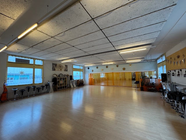 Spacious and affordable commercial space on the 1st floor - with conversion potential, Alte Bernstrasse, 3613 Steffisburg, Bern, CH