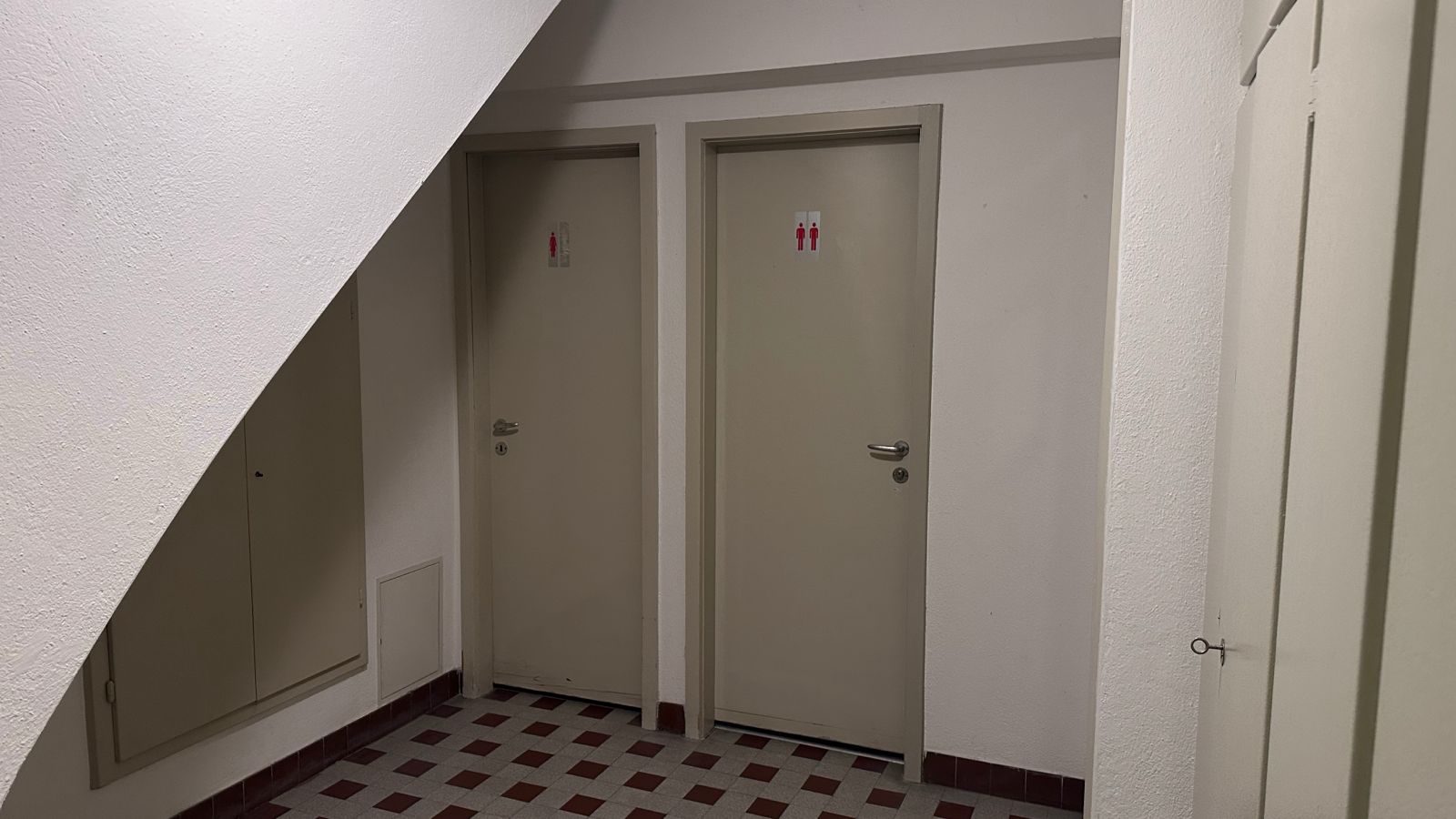 Locaux spacieux de bureaux/atelier et/ou commerciaux au Wasgenring, Wasgenring, 4055 Basel, Basel-City, CH