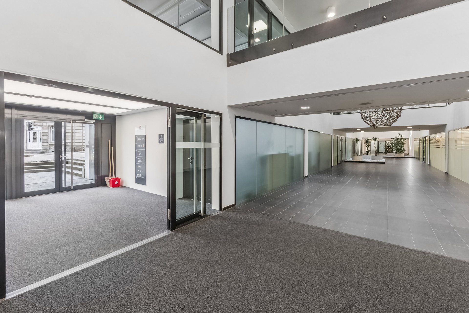 Surface de bureau au rez-de-chaussée dans un immeuble commercial représentatif, Geltenwilenstrasse, 9000 St. Gallen, St. Gallen, CH
