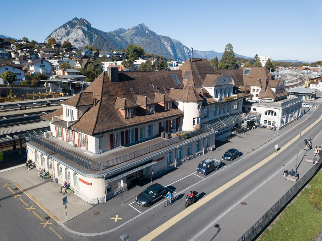 Local de stockage directement à la gare de Spiez
