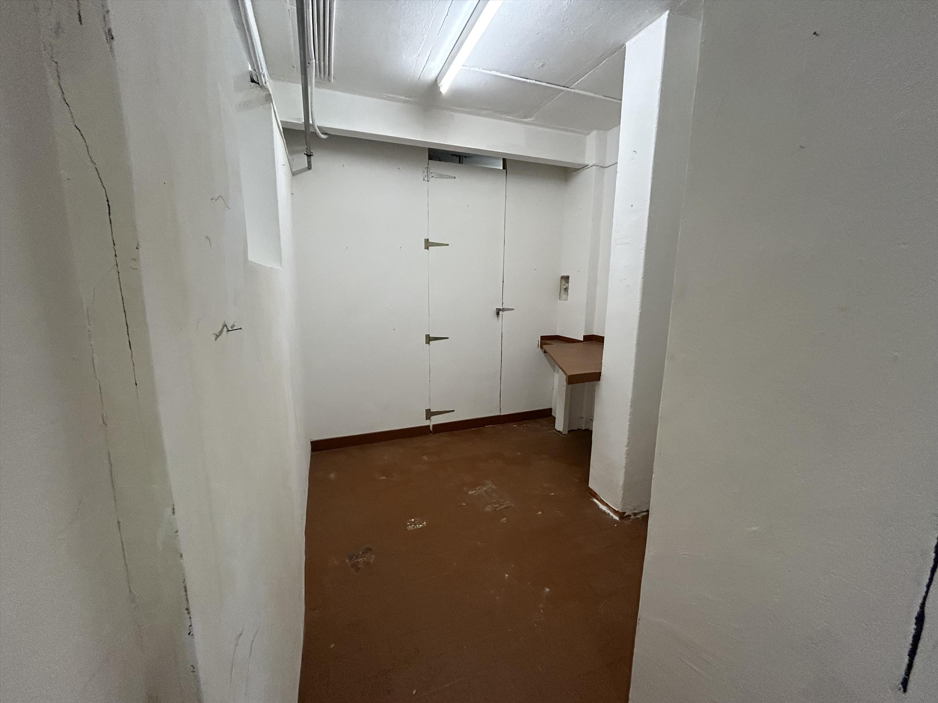 Magazzino in posizione attraente - Heuwaage, Binningerstr., 4051 Basel, Basel-City, CH
