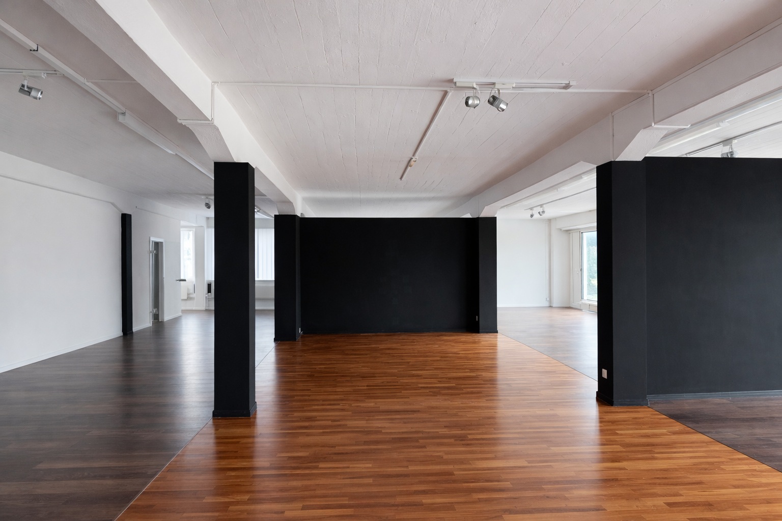 Spazio commerciale flessibile in posizione eccellente – a pochi passi dallo Shoppi Tivoli, Güterstrasse, 8957 Spreitenbach, Aargau, CH