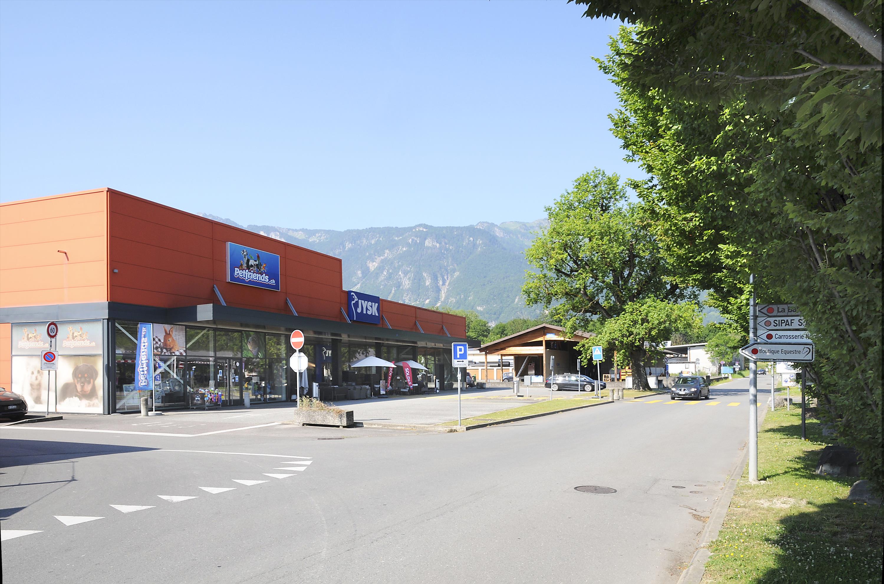 Belle surface au coeur de la zone commerciale d'Aigle, ch. sous le Grand - Pré, 1860 Aigle, Vaud, CH