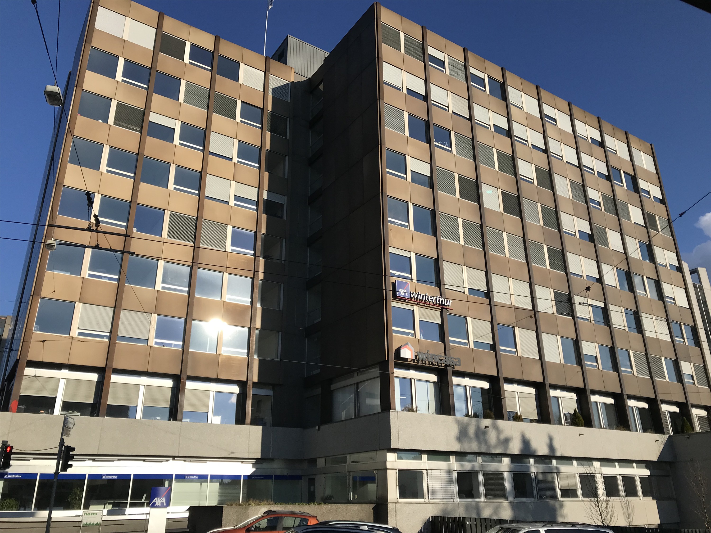Spacieux local de stockage au 4e sous-sol, proche de la gare