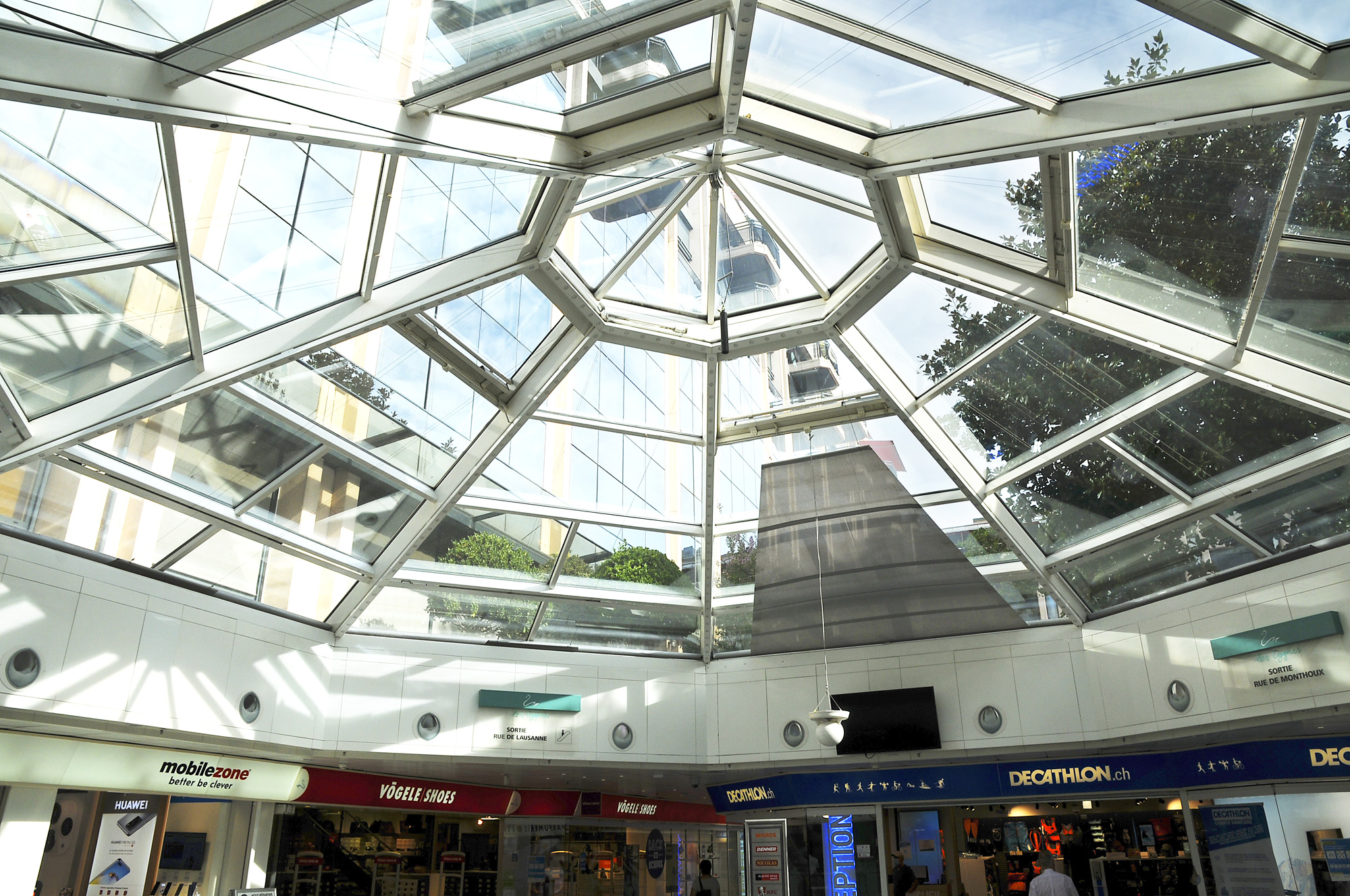 Gewerbefläche im Centre Les Cygnes, in der Nähe des Bahnhofs Cornavin, rue de Lausanne, 1201 Genève, Geneva, CH