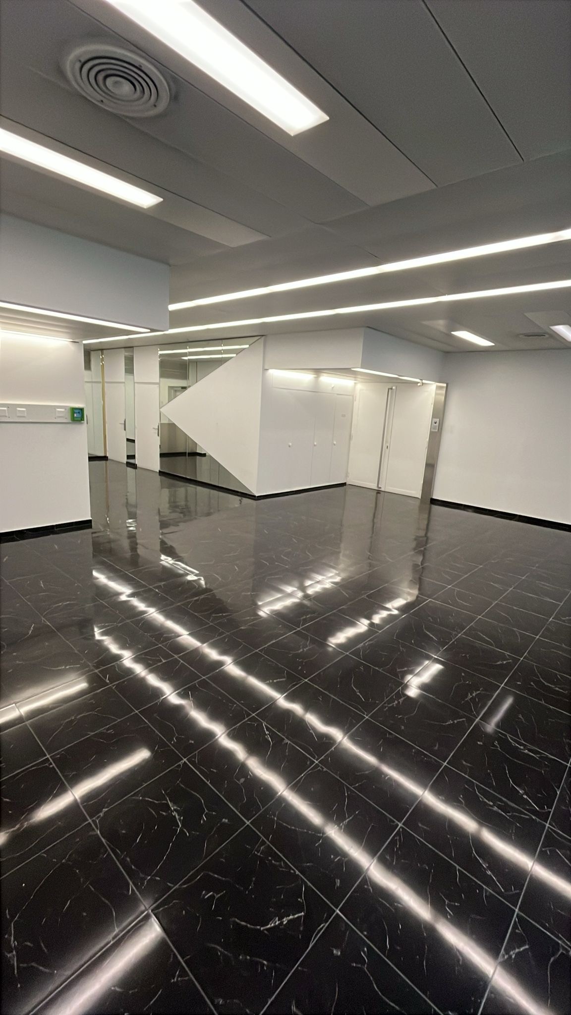 Sicherer Innenparkplatz, Avenue Industrielle, 1227 Carouge GE, Geneva, CH