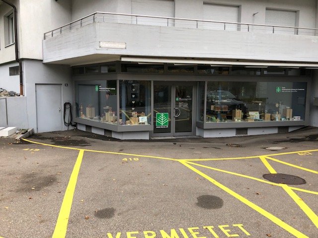 Locale commerciale ca. 68 m2 con vetrina e locale espositivo/magazzino al piano interrato, Rütiwiesenstr., 8136 Gattikon, Zurich, CH