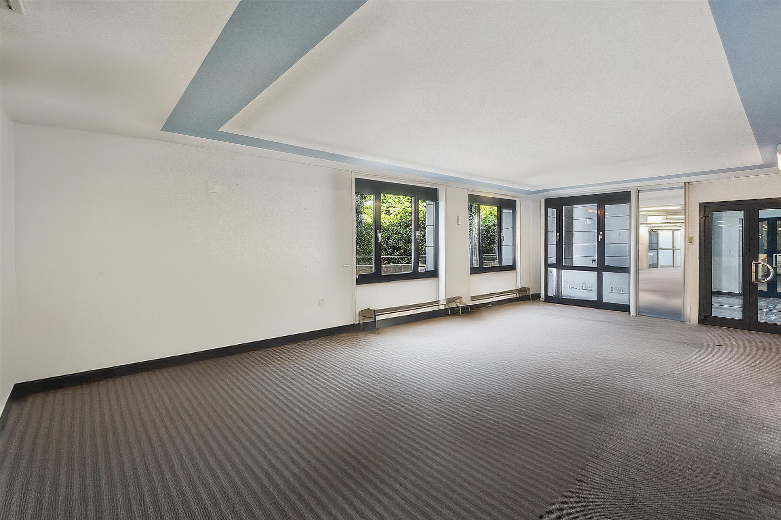 Locale commerciale "superficie commerciale su 2 piani" con locale accessorio separato, Axensteinstr., 9000 St. Gallen, St. Gallen, CH