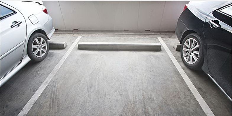 Parking space directly at Frauenfeld train station