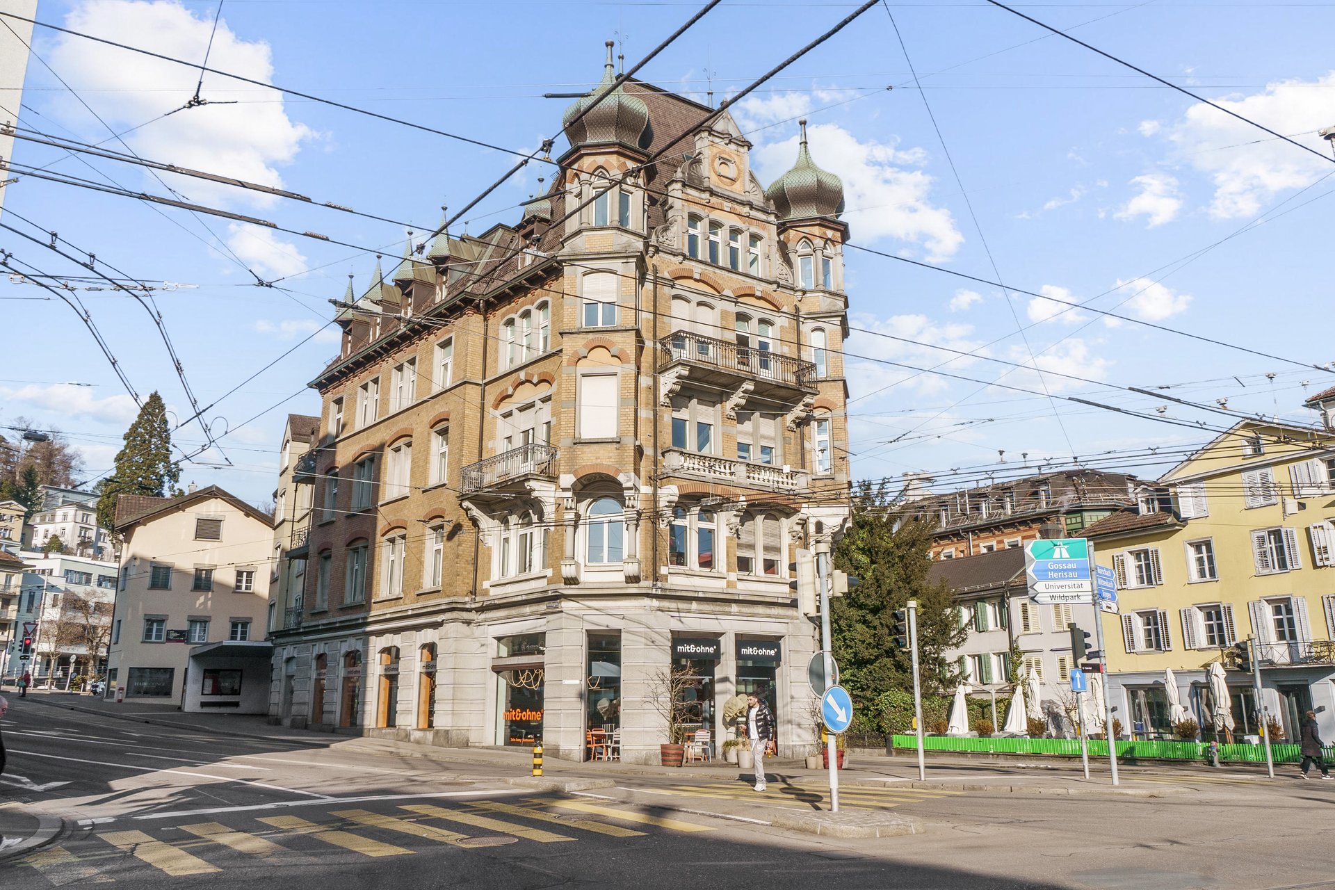 Locaux centraux dans un immeuble de caractère