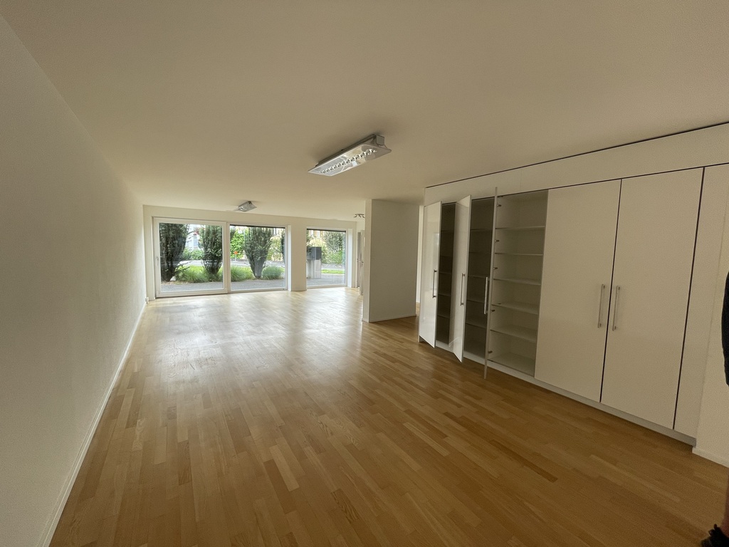 Space for Your Ideas - Spacious Office with 110m2 and Storage Room in the Basement, Holzmoosrütistr., 8820 Wädenswil, Zurich, CH