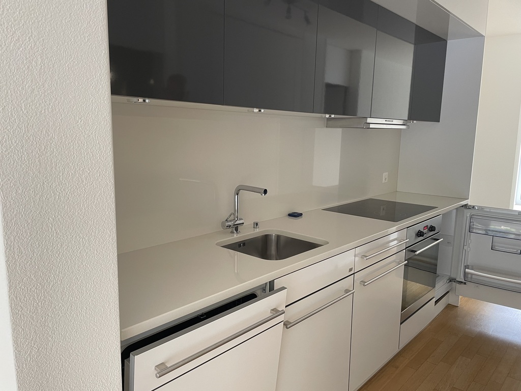 Space for Your Ideas - Spacious Office with 110m2 and Storage Room in the Basement, Holzmoosrütistr., 8820 Wädenswil, Zurich, CH