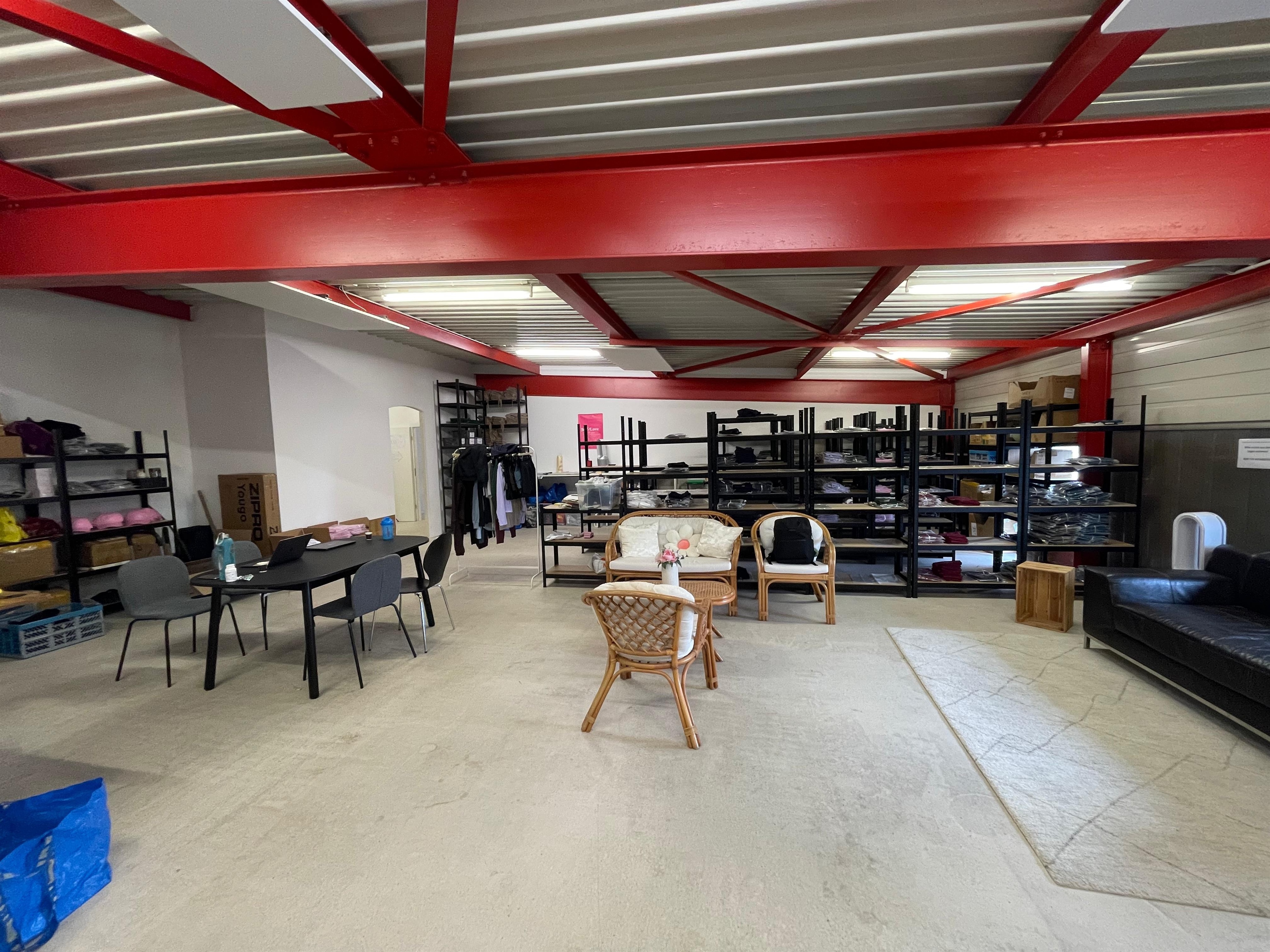 Spacious studio in commercial building in Gretzenbach – 173m²