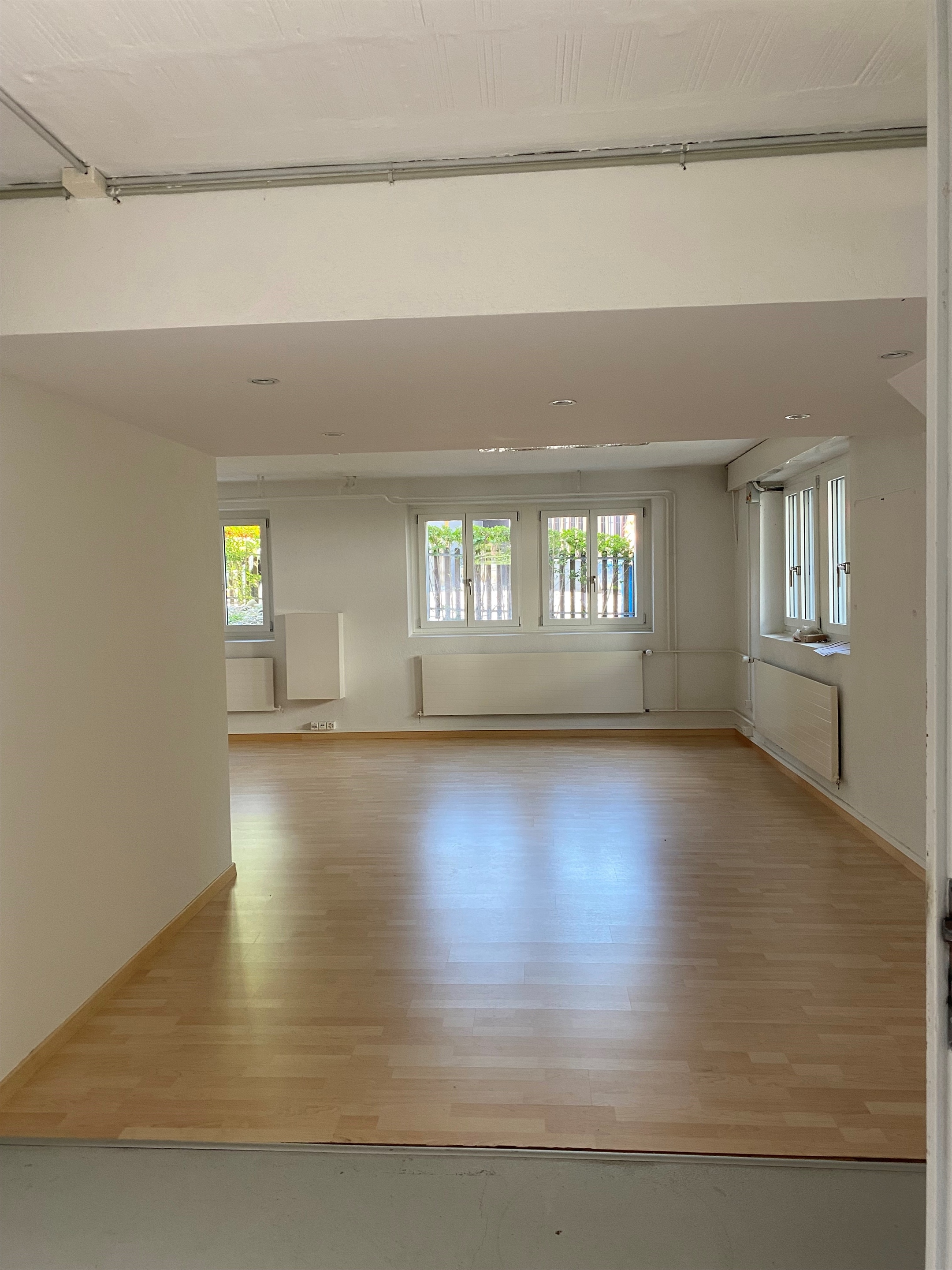 Central, very busy location for low-impact commercial use, Uetlibergstrasse, 8045 Zürich, Zurich, CH