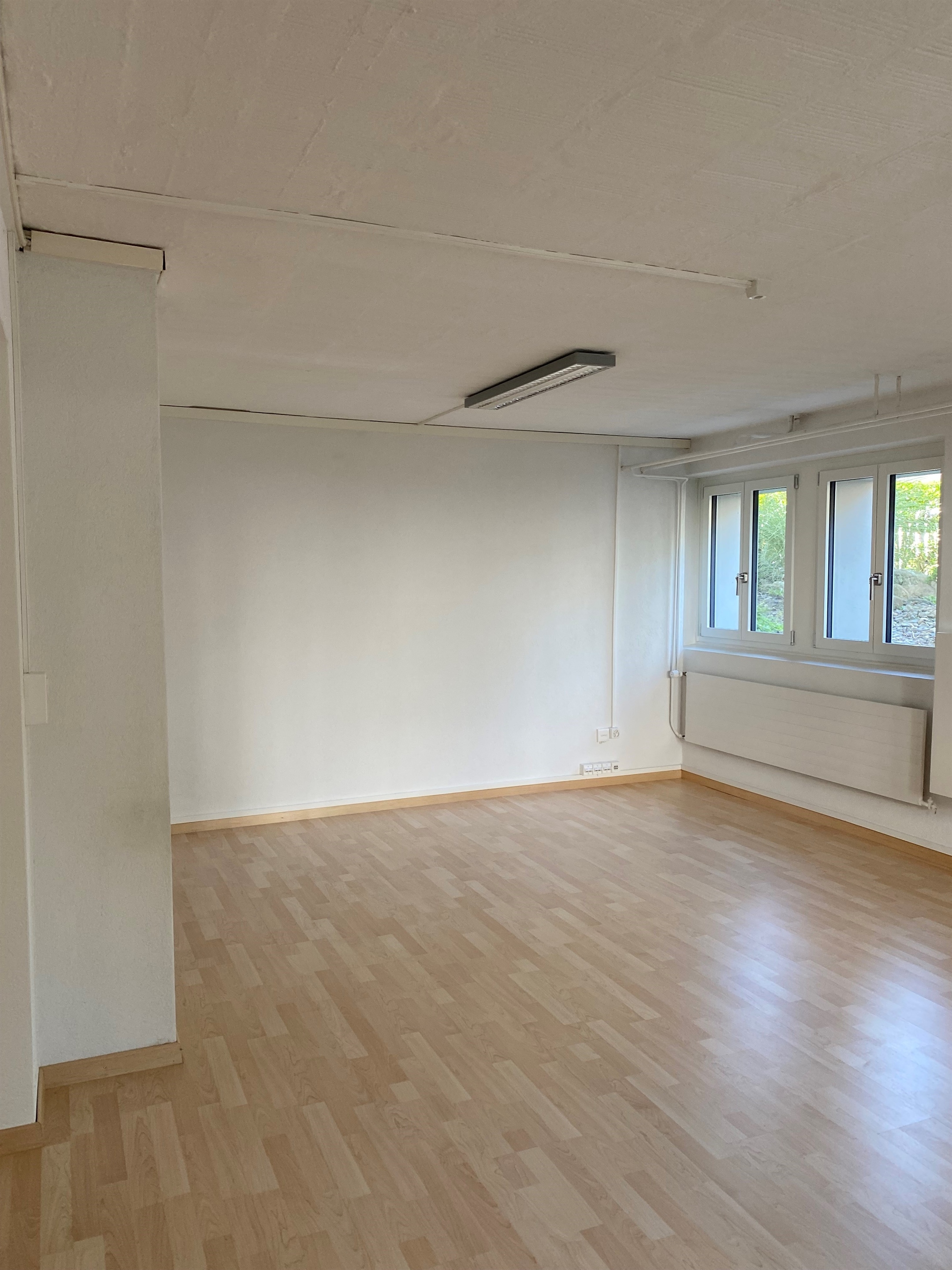 Central, very busy location for low-impact commercial use, Uetlibergstrasse, 8045 Zürich, Zurich, CH