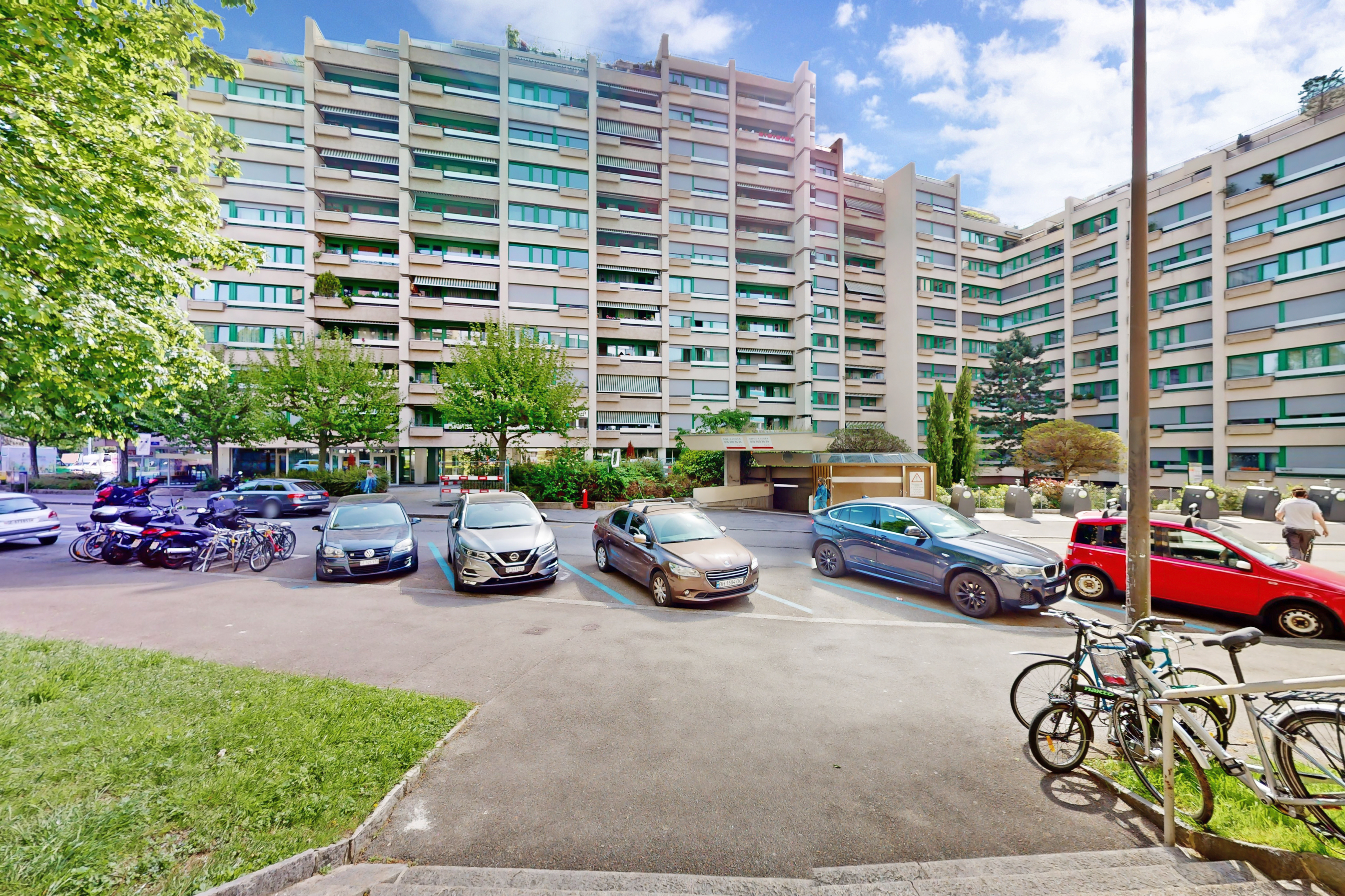 Lumineuse arcade commerciale dans le secteur des Charmilles