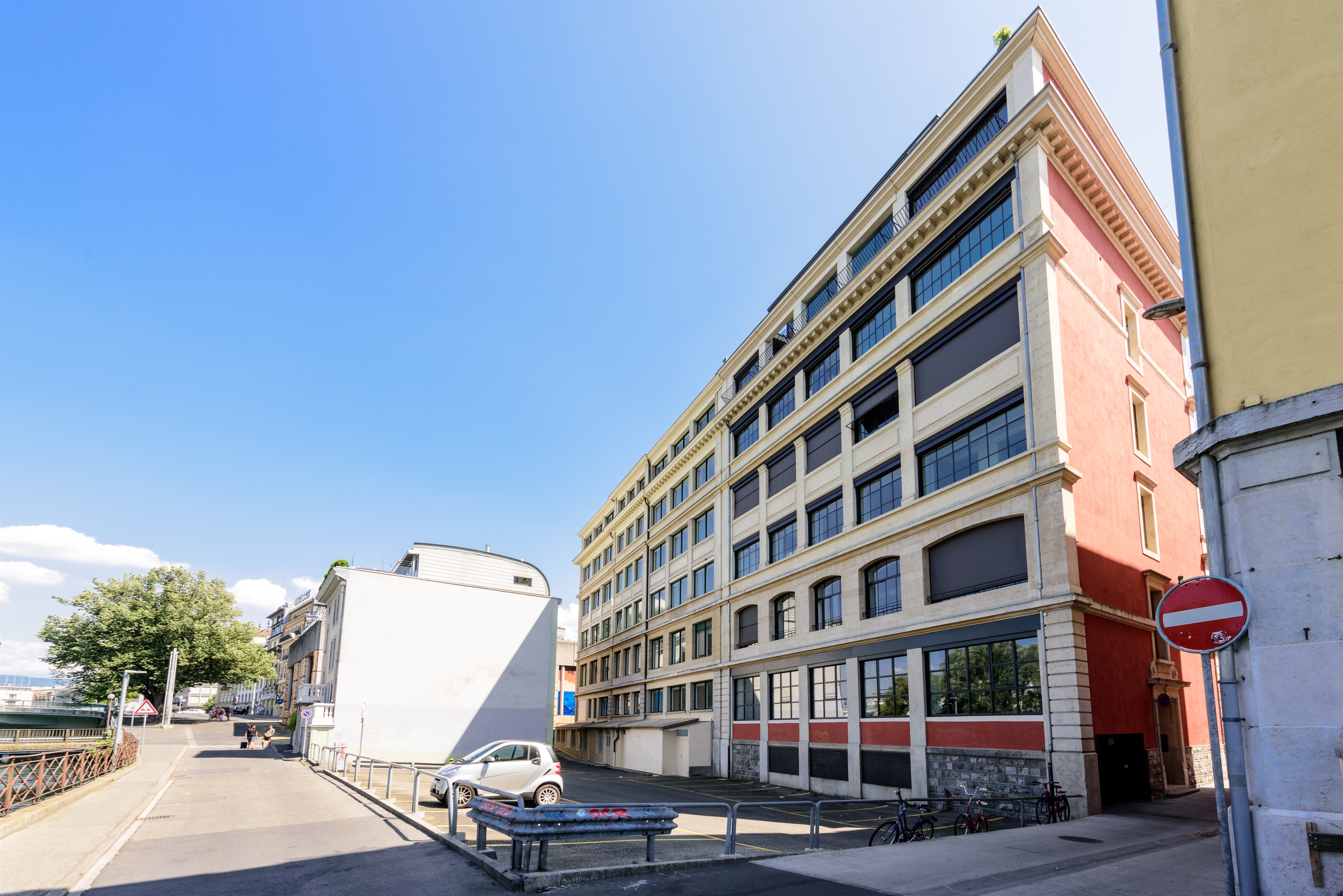Functional offices in central Geneva, Rue de la Coulouvrenière, 1204 Genève, Geneva, CH