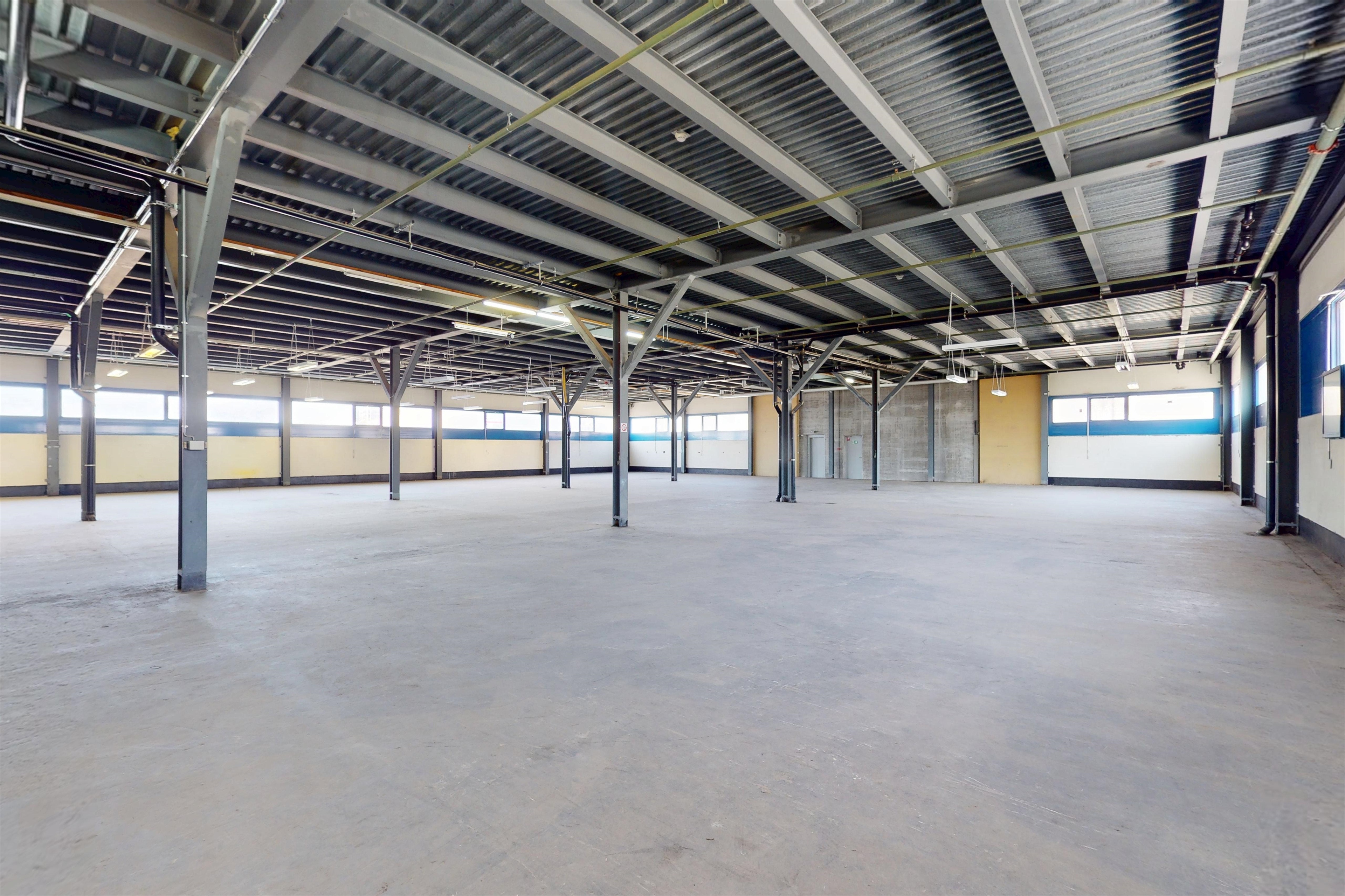 Generous storage area (approx. 830 m2) on the 2nd floor, Römerstrasse, 2555 Brügg b. Biel, Bern, CH