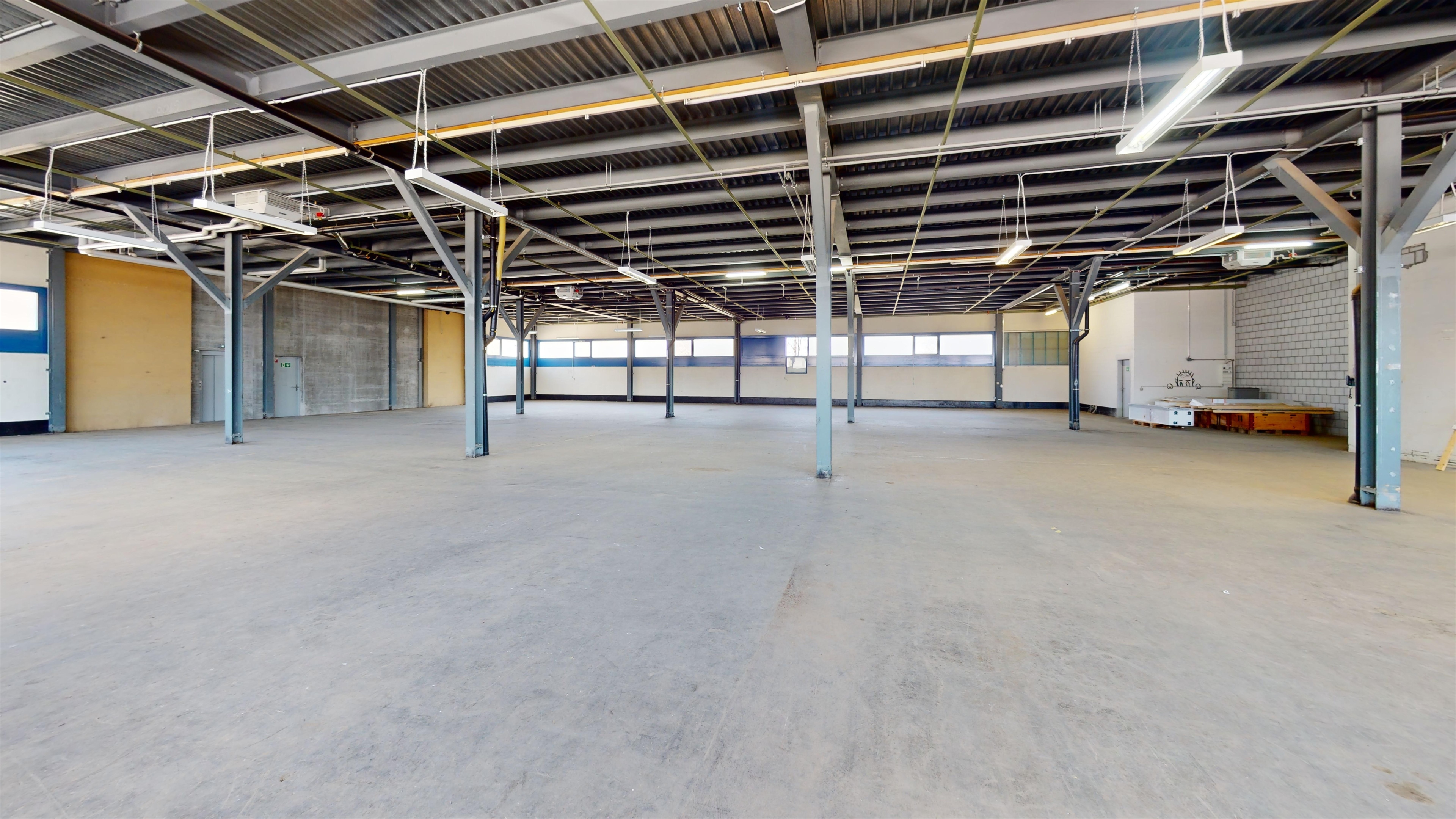 Generous storage area (approx. 830 m2) on the 2nd floor, Römerstrasse, 2555 Brügg b. Biel, Bern, CH