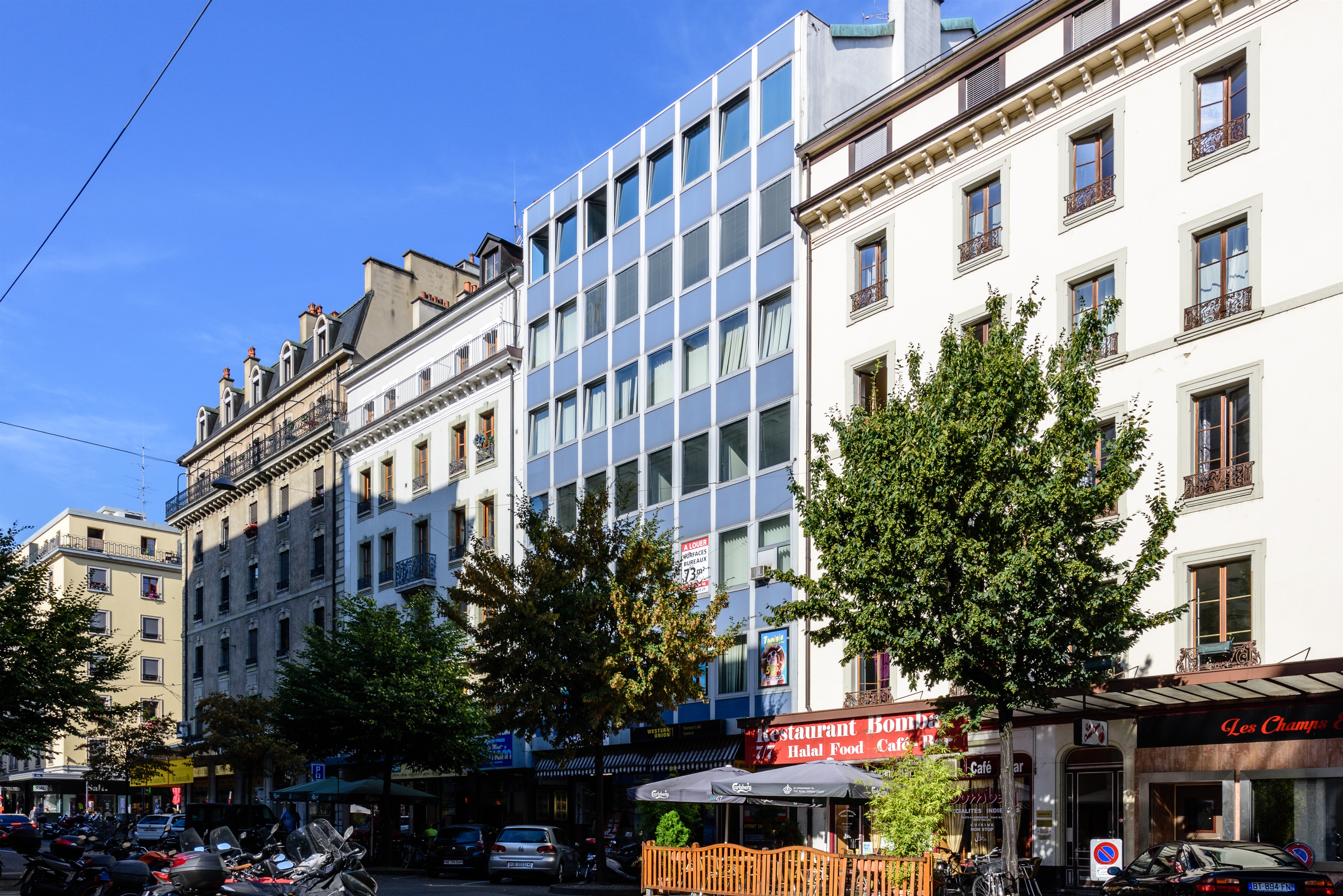 Arcade sur 2 niveaux en zone piétonne proche de Cornavin