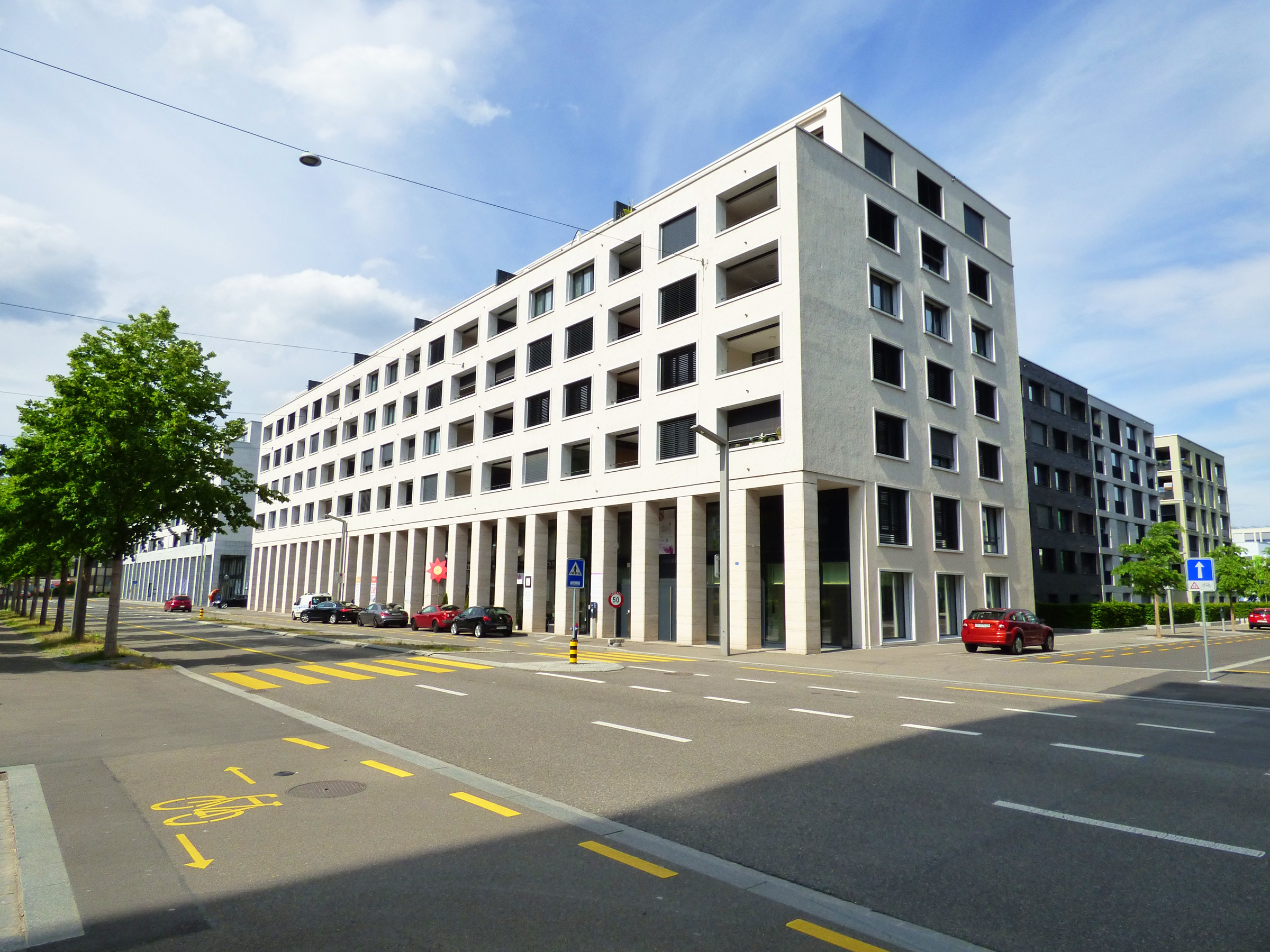 Ufficio moderno vicino alla stazione di Dietikon
