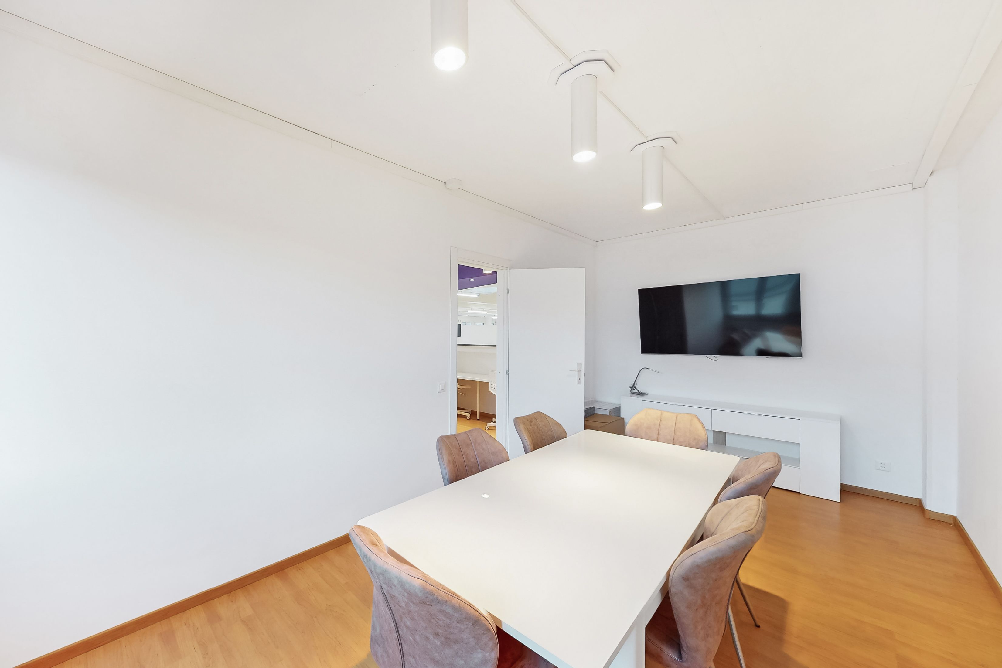 Grand bureau de 358 m² – Espace idéal pour des entreprises dynamiques, Via Luserte, 6573 Magadino, Ticino, CH