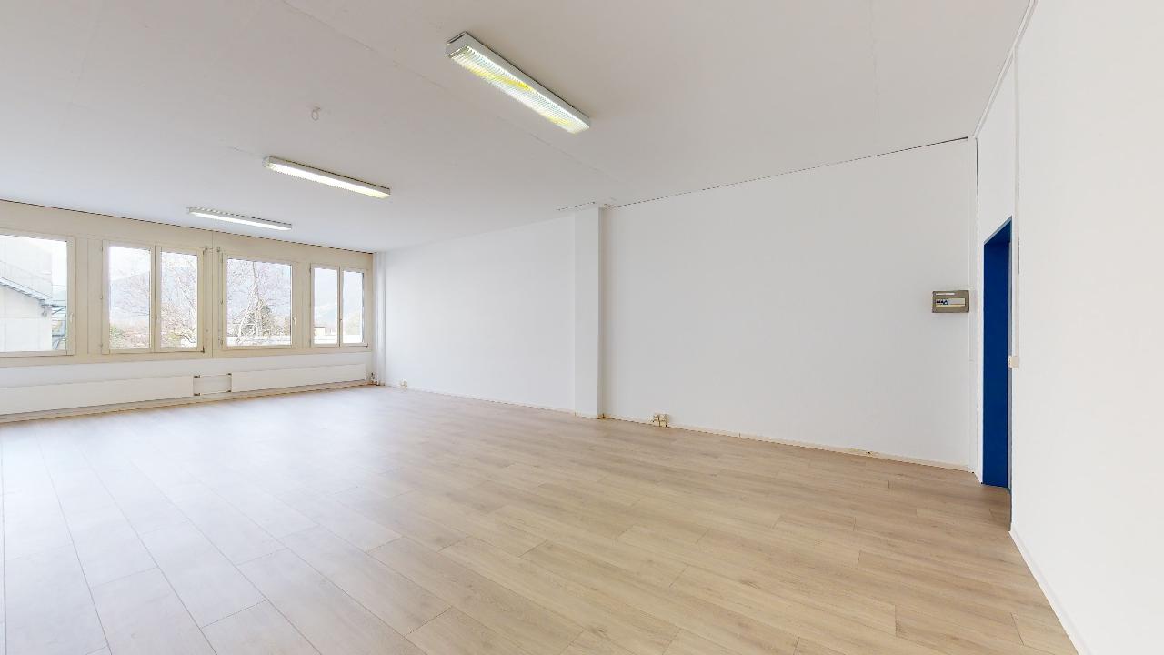 Ufficio luminoso e versatile di 68 m2 – Quartino, Via Luserte, 6573 Magadino, Ticino, CH