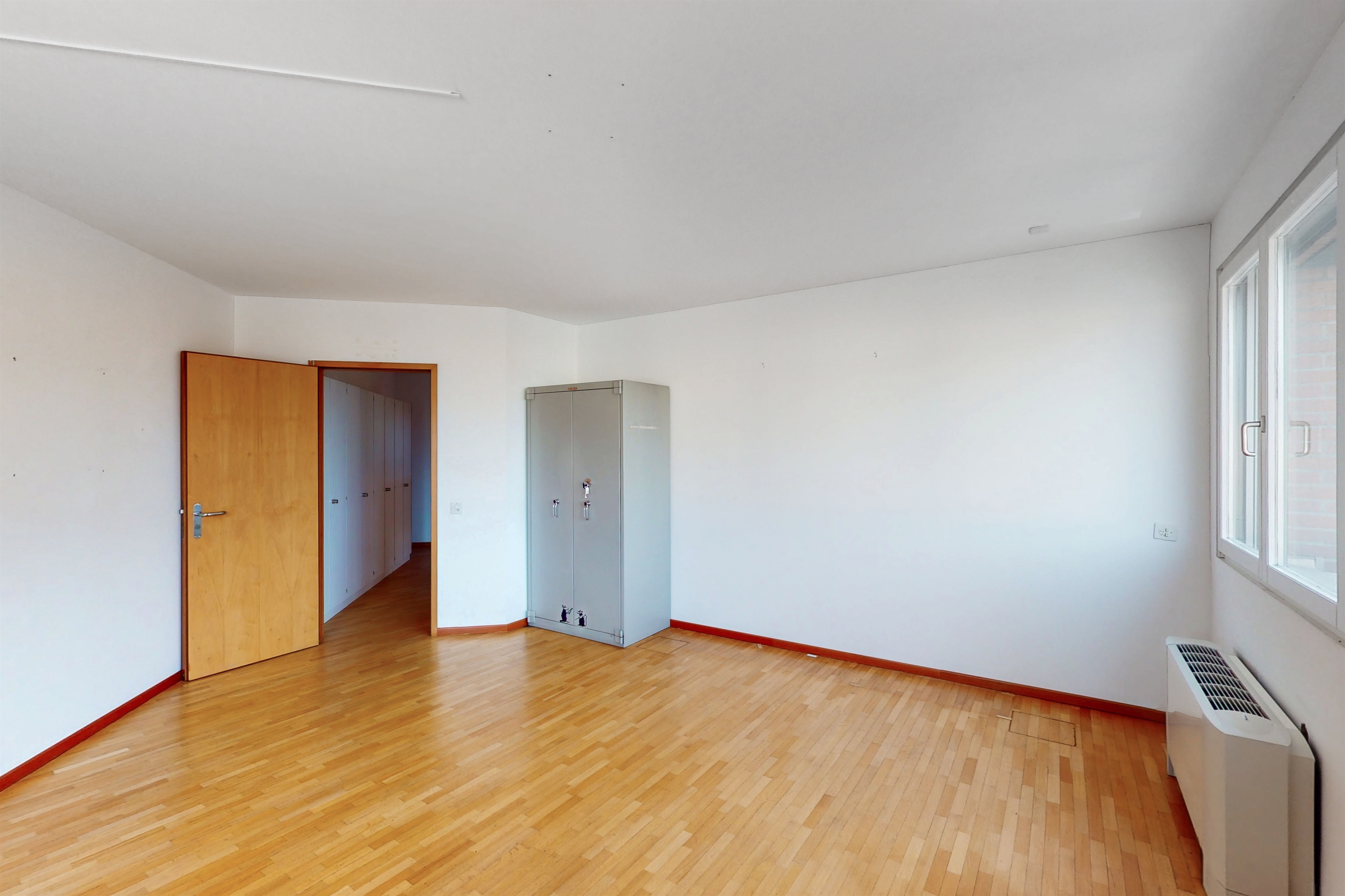 Prestigious office space in Mendrisio – 170 m² of functional, bright space, Via S. Franscini, 6850 Mendrisio, Ticino, CH