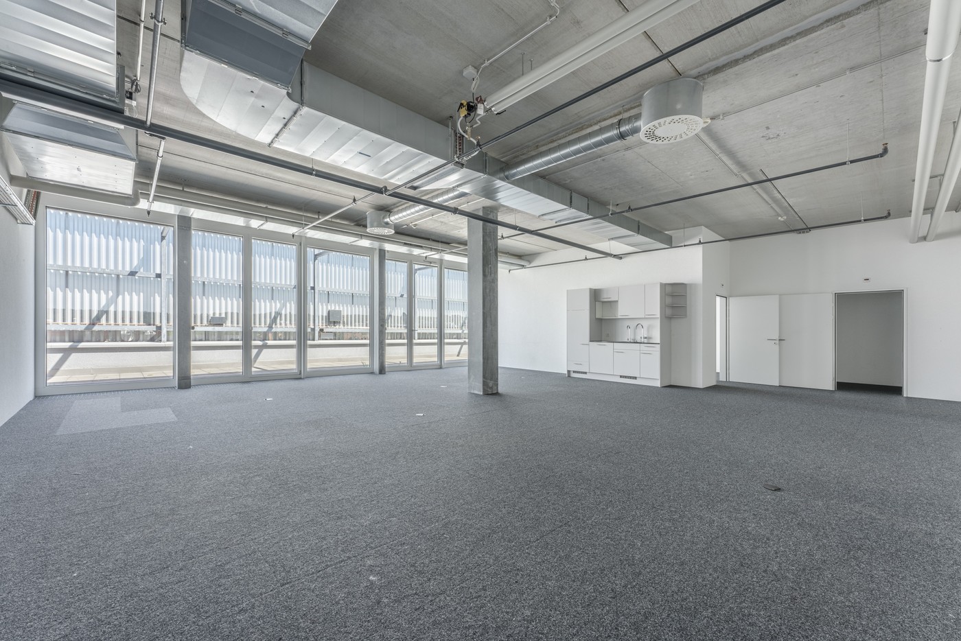 Büro mit sonniger Terrasse