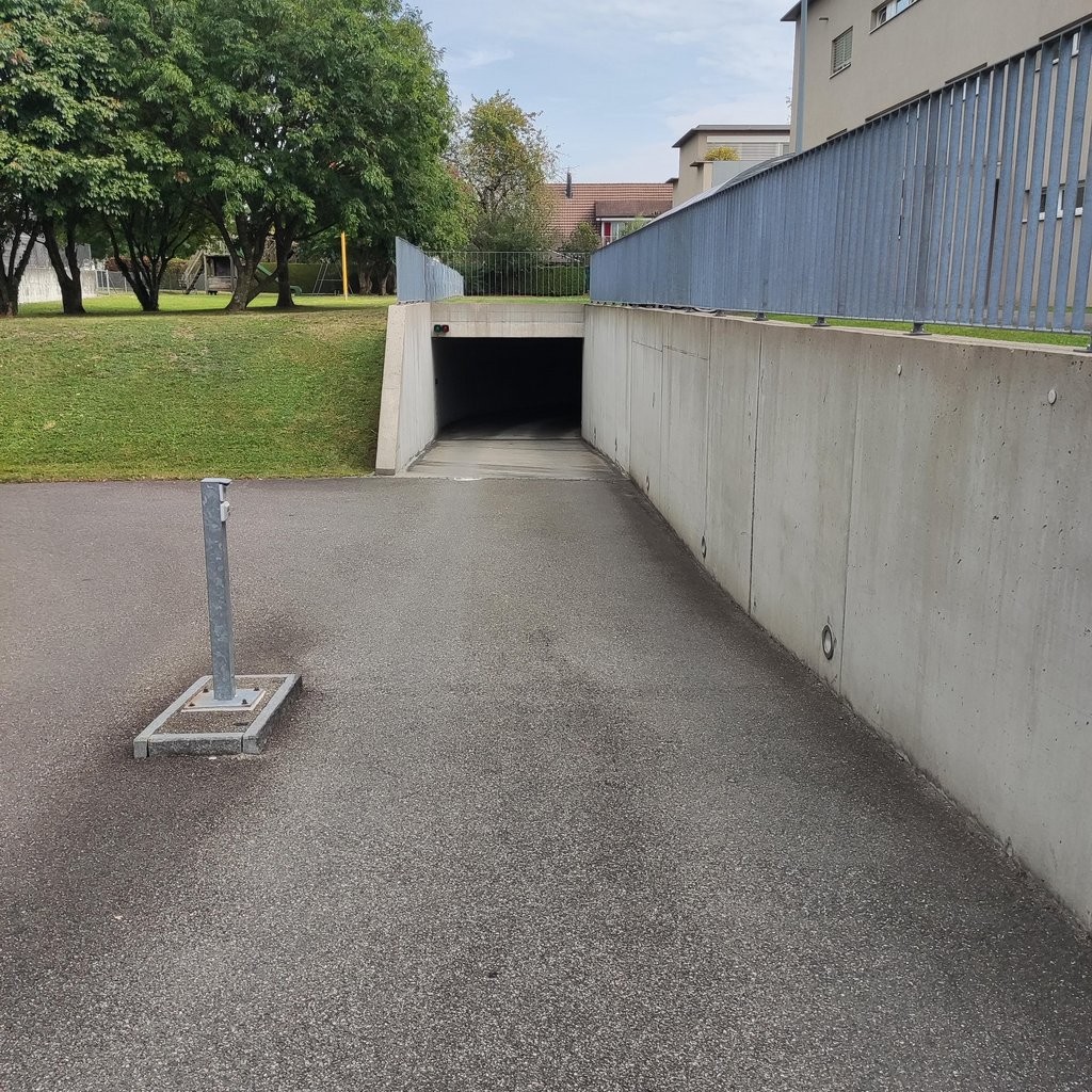 Une voiture sans place de stationnement ? Nous avons la solution..., Hohfurenstrasse 1, 3, 5, 7, 9,, 8610 Uster, Zurich, CH