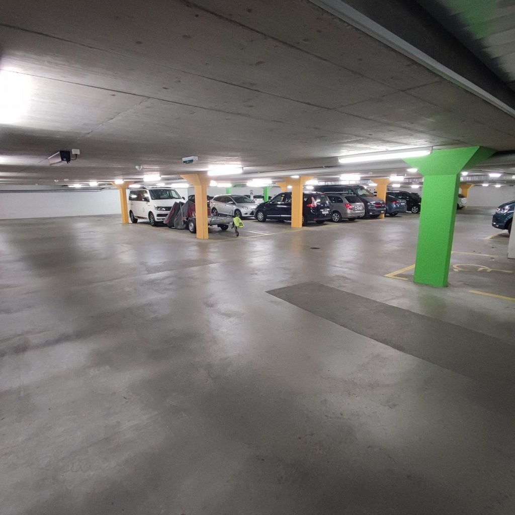 Une voiture sans place de stationnement ? Nous avons la solution..., Hohfurenstrasse 1, 3, 5, 7, 9,, 8610 Uster, Zurich, CH