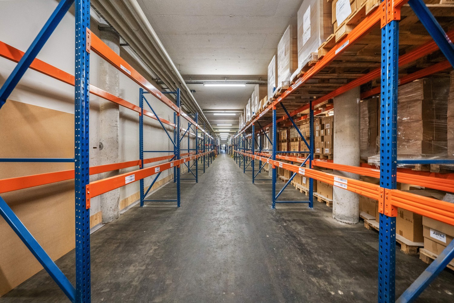 Spacious storage areas including practical loading ramps in Schmitten (FR), Industriestrasse, 3185 Schmitten, Fribourg, CH