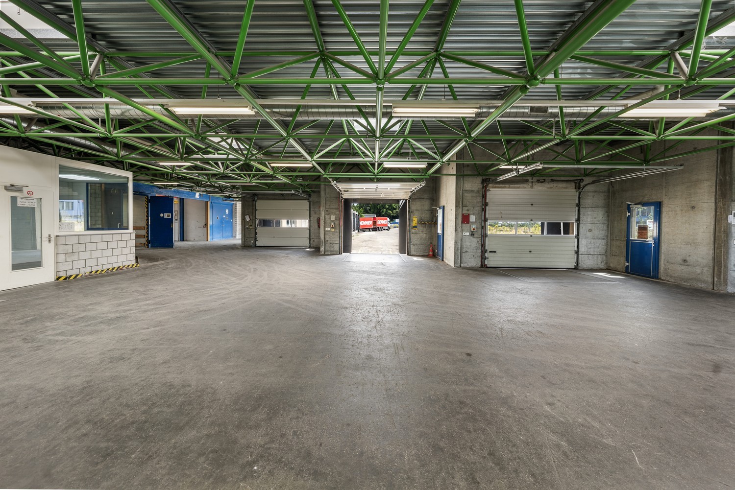 Spacious storage areas including practical loading ramps in Schmitten (FR), Industriestrasse, 3185 Schmitten, Fribourg, CH