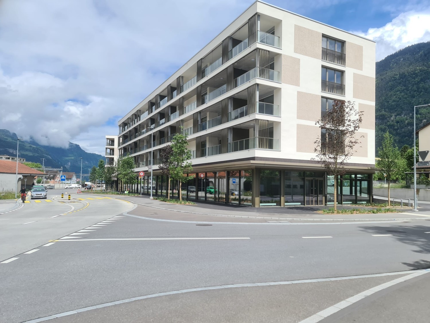 Emplacement idéal pour vos affaires !, Bahnhofplatz, 6460 Altdorf, Uri, CH