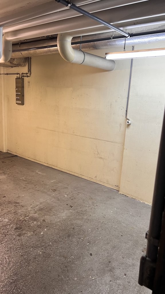 Storage units from 5 to 27 m2 — basement vehicle access and delivery bay, Avenue des Morgines, 1213 Petit-Lancy, Geneva, CH