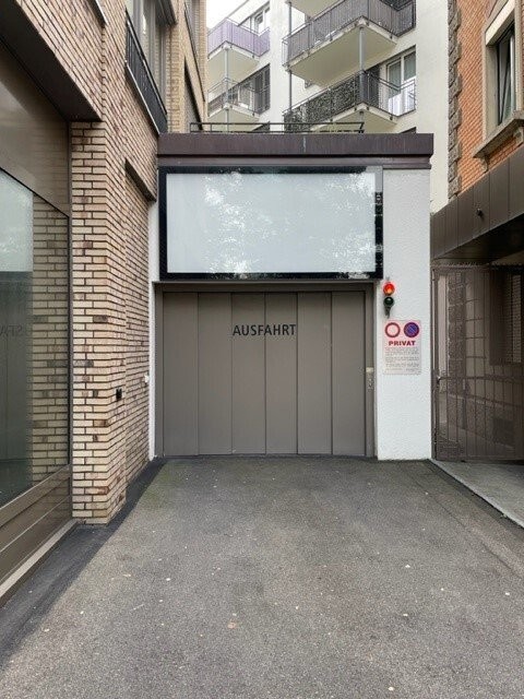 Espace publicitaire à louer directement sur la place du marché d'Oerlikon !, Edisonstrasse, 8050 Zürich, Zurich, CH