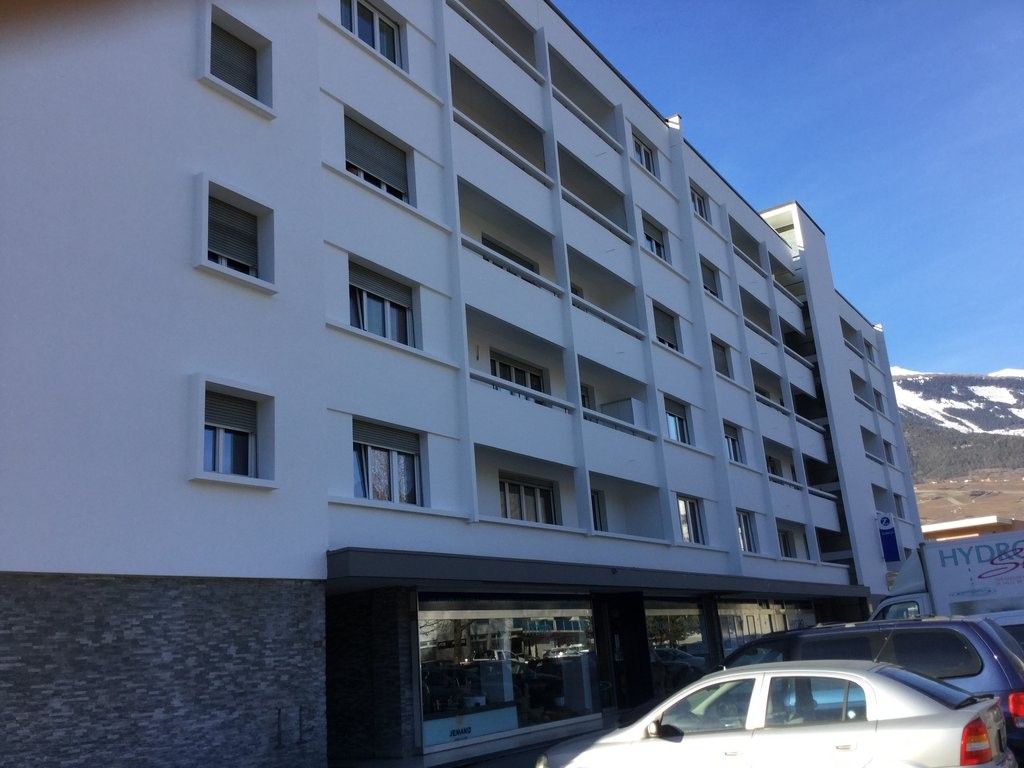 Überdachte Parkplätze für Motorräder in Conthey!, Avenue de la Gare 11,, 1964 Conthey, Provence-Alpes-Côte d'Azur, CH