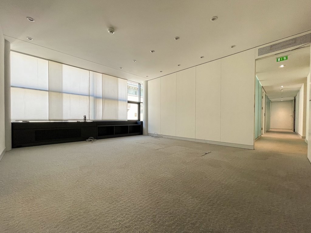 Bright office just steps from the lake and Rue du Rhône, Rue du Port, 1204 Genève, Geneva, CH
