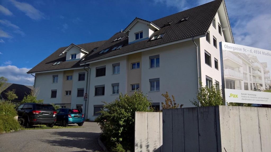 Cercate un posto auto in autorimessa a Madiswil?