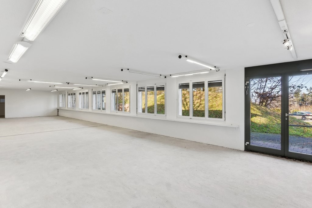 Your Business - Our Location!, Im Gassacher, 8122 Binz, Zurich, CH