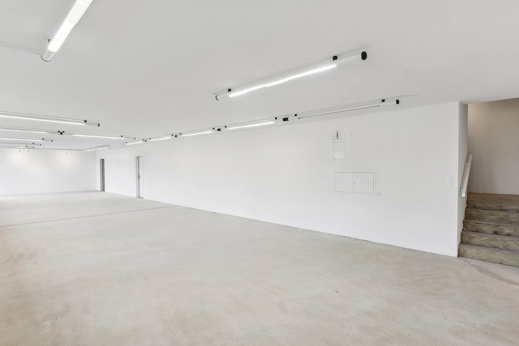Your Business - Our Location!, Im Gassacher, 8122 Binz, Zurich, CH