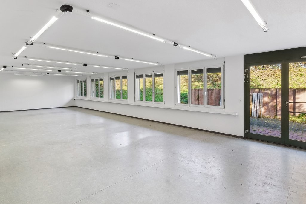 Votre entreprise - notre emplacement !, Im Gassacher, 8122 Binz, Zurich, CH