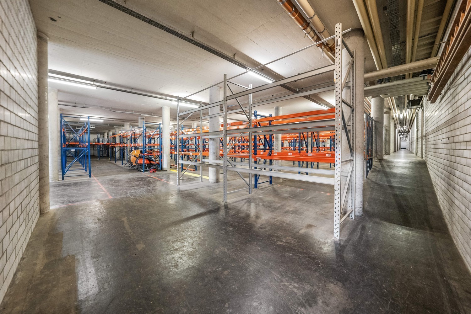 Spacieux locaux commerciaux avec rampes de chargement pratiques à Schmitten FR, Industriestrasse, 3185 Schmitten, Fribourg, CH
