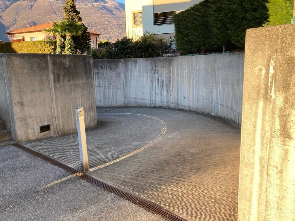 Parking intérieur à Giubiasco - Via Ressiga 10 E/F/G