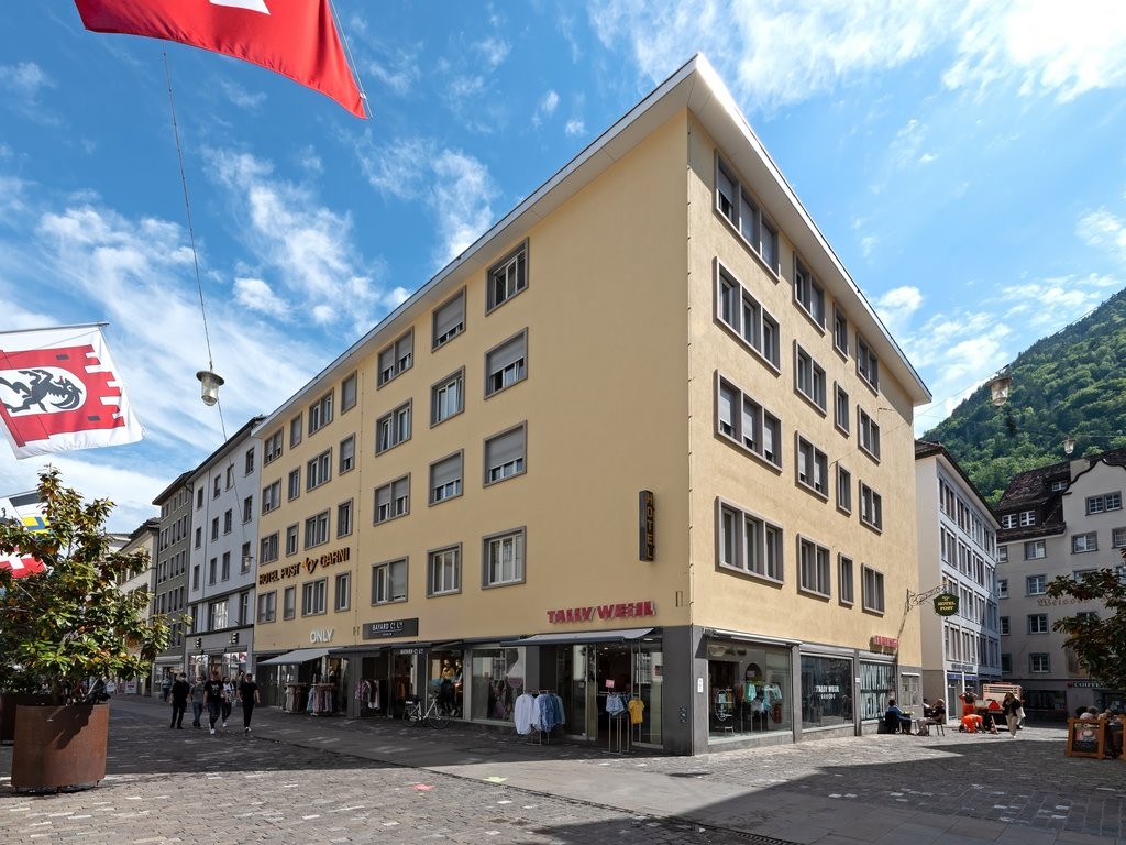 Local commercial spacieux à emplacement central