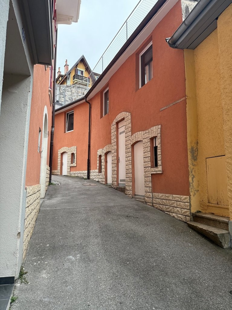 Deposito di stoccaggio vicino alla stazione, Rue du Mûrier, 1820 Montreux, Vaud, CH