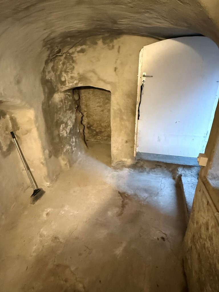 Deposito di stoccaggio vicino alla stazione, Rue du Mûrier, 1820 Montreux, Vaud, CH
