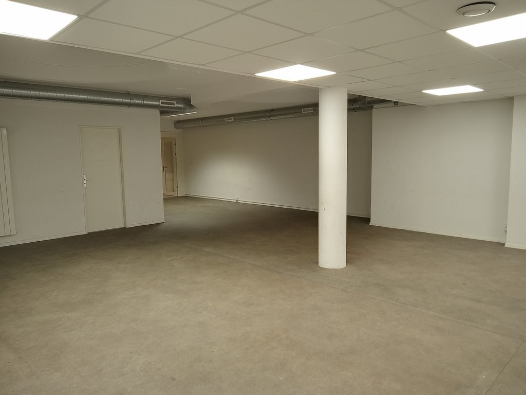 Local commercial d environ 245 m2 à louer immédiatement