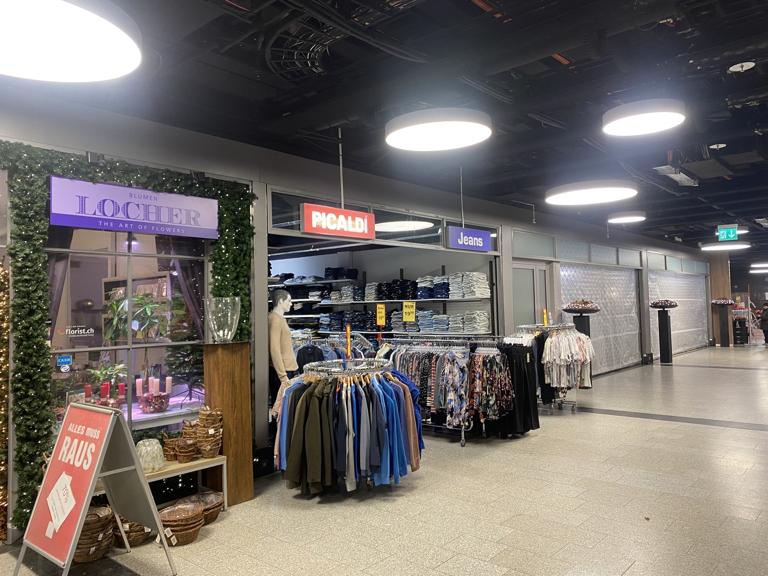 Attractive retail spaces in Shopping Seen shopping centre, Winterthur, Hinterdorfstrasse, 8405 Winterthur, Zurich, CH