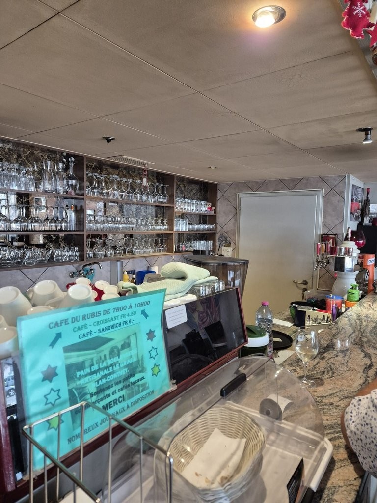 Café for rent, Avenue de la Gare, 1964 Conthey, Valais/Wallis, CH